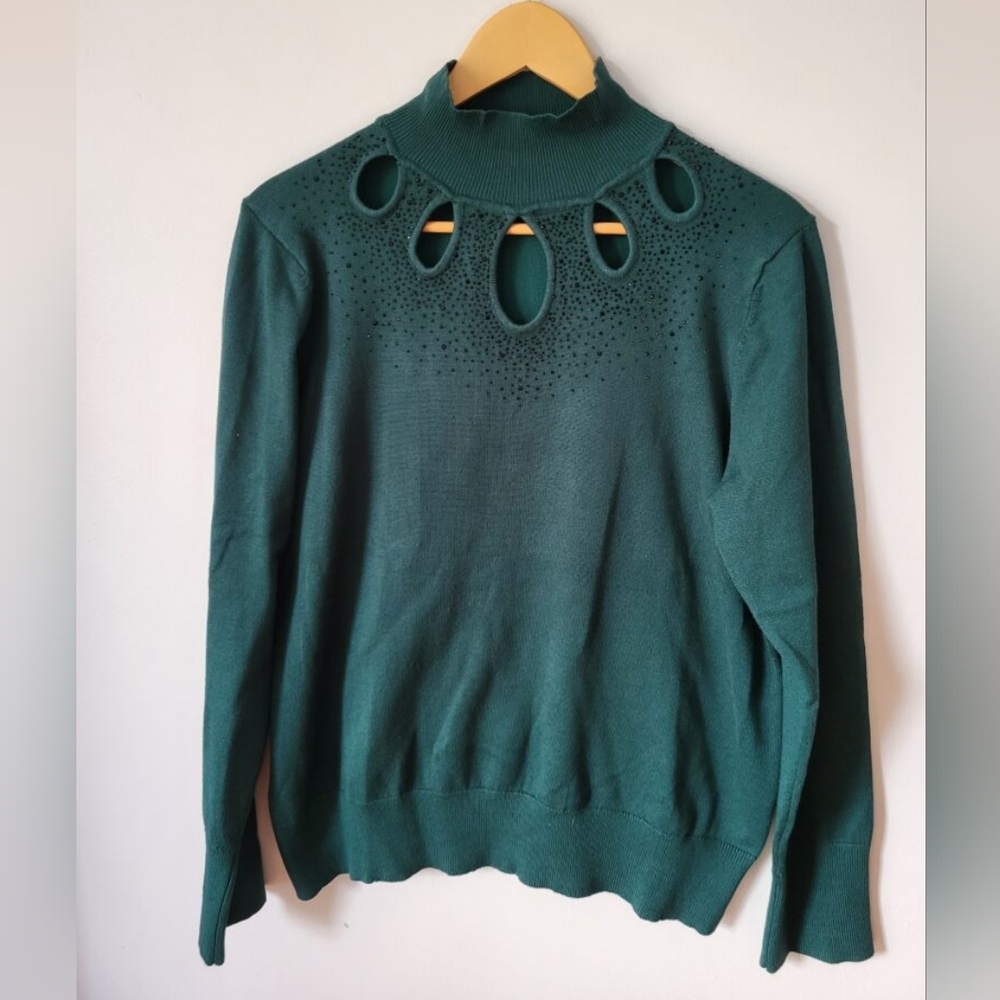 Elegant Green Sweater with Cutout Design